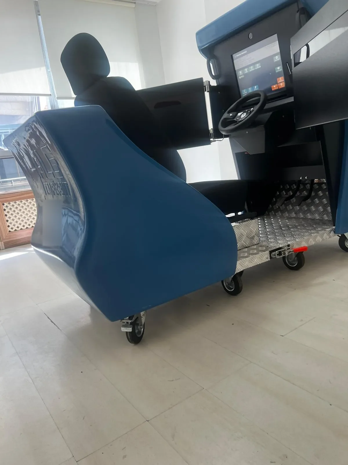 Simülatör direksiyonu ve pedallar